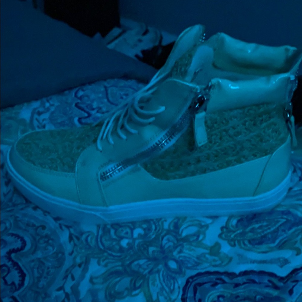 Shoe